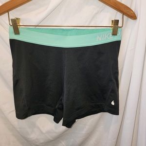 Size L Nike Pros